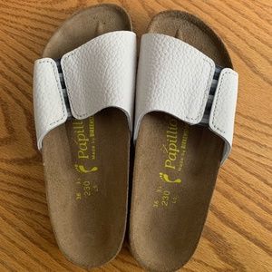 Single-strap off-white Papillio Birkenstocks (new)